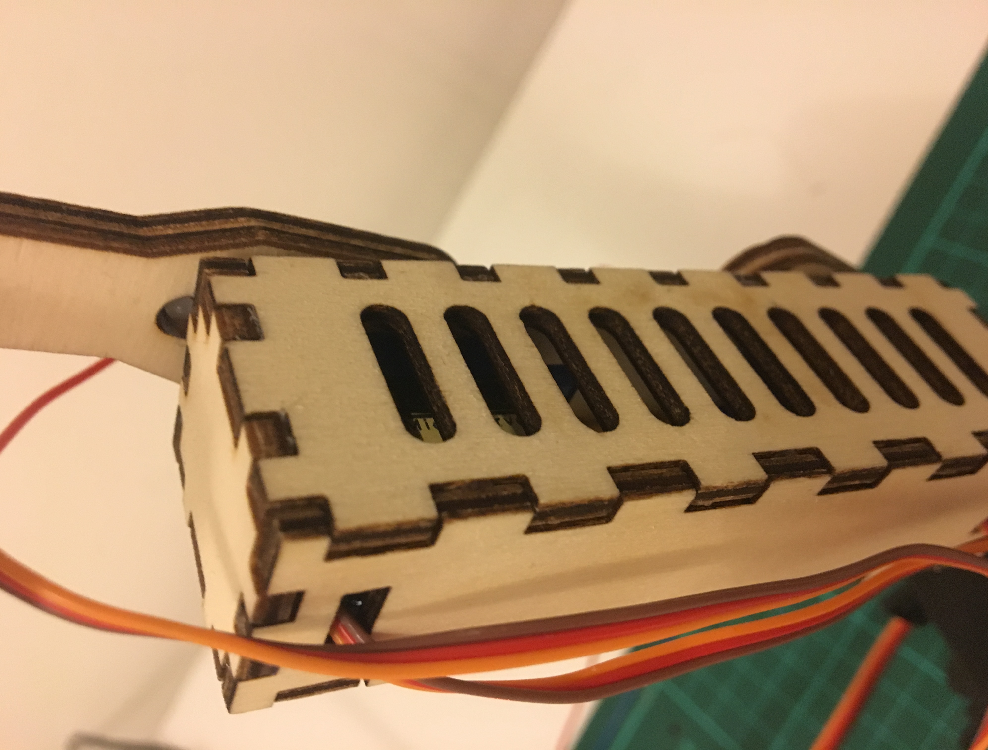 servo arm frame